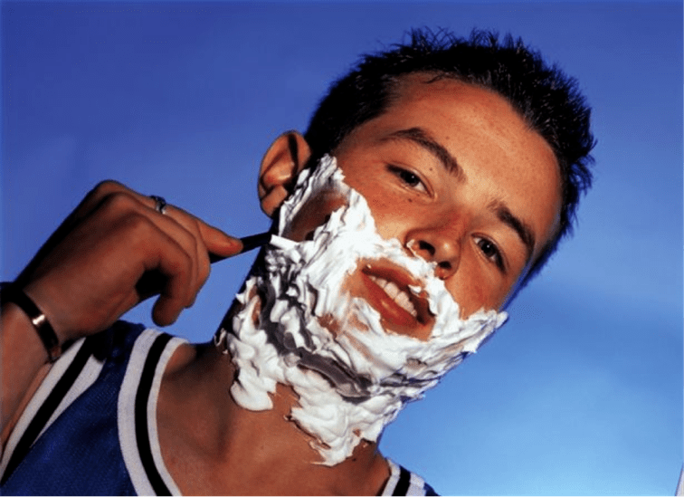 Подростки бреются и задумываются об увеличении пениса